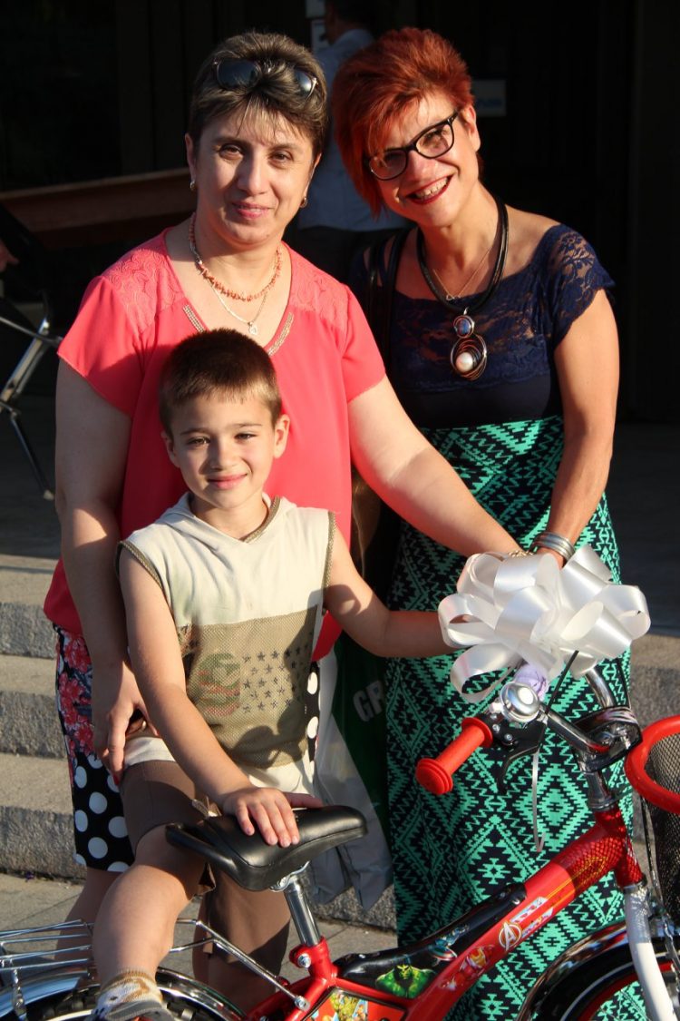 Шарен весел празник усмихна севлиевчета