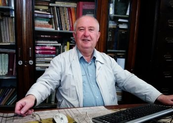 Върхове не съм покорявал, изкачвам само баири и слизам по стръмни урви!