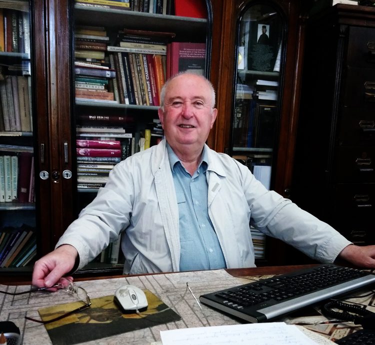 Върхове не съм покорявал, изкачвам само баири и слизам по стръмни урви!