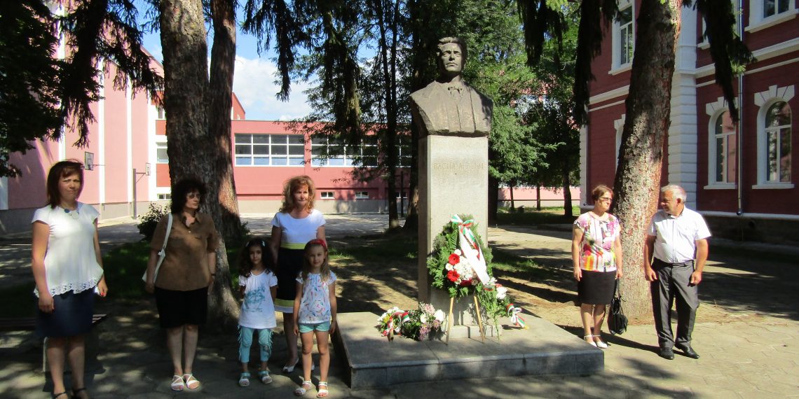 Севлиевци сведоха глави пред делото на Апостола