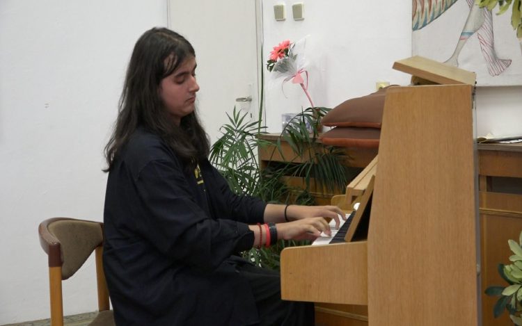 Виртуозът Мирослав Христов най-добър на конкурс в Женева