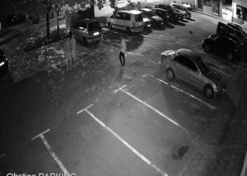 Момчета откраднаха пътен знак, платиха им