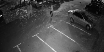 Момчета откраднаха пътен знак, платиха им