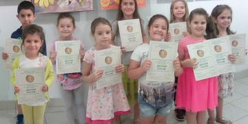 Дипломи за художниците на Русинова от международната изложба