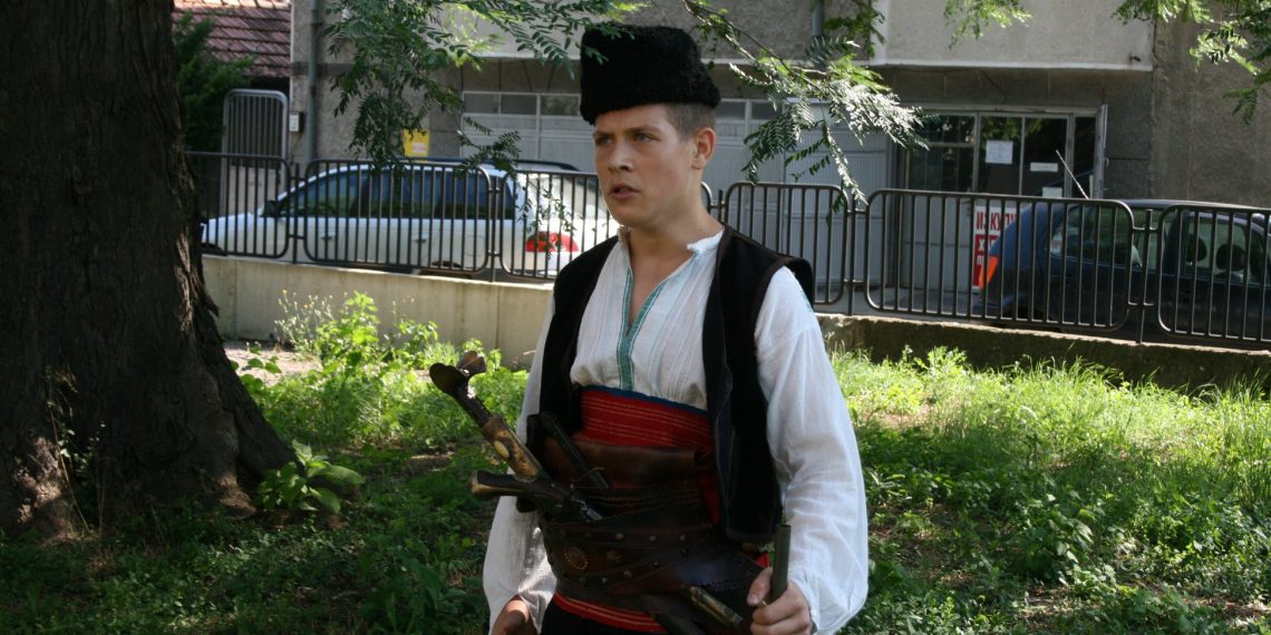 Цветя на признателност отрупаха руските гробници