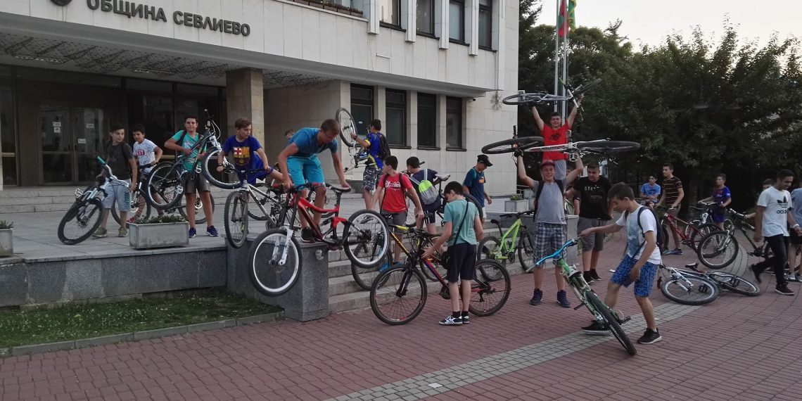 Кметът: “Радвам се на децата, които карат колелета! Не трябва да ги спираме, а да им помогнем да карат безопасно!”
