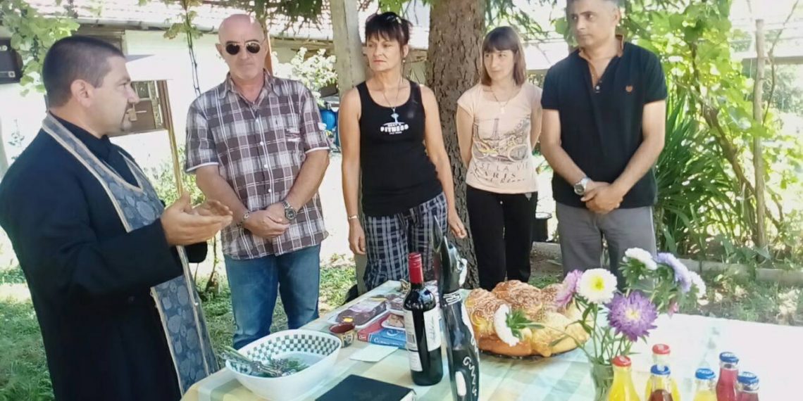 СЕЛАТА ОБЕЗЛЮДЯВАТ, А В МАЛЪК ВЪРШЕЦ СЕ РАДВАТ НА НОВОДОМЦИ