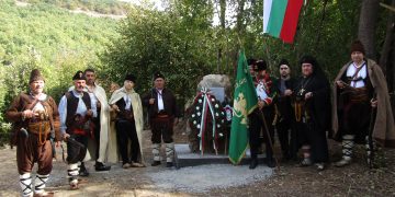 Пушки гърмяха край Хайдушкото кладенче в гората над с.Младен