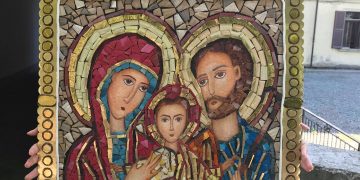 Икони на децата от артцентър “Видима” украсяват бившата семинария в Берчето