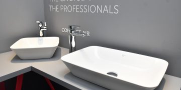 Иновативни решения за семейни и обществени санитарни помещения – фокус в юбилейното издание на Ideal Standard Баня на годината