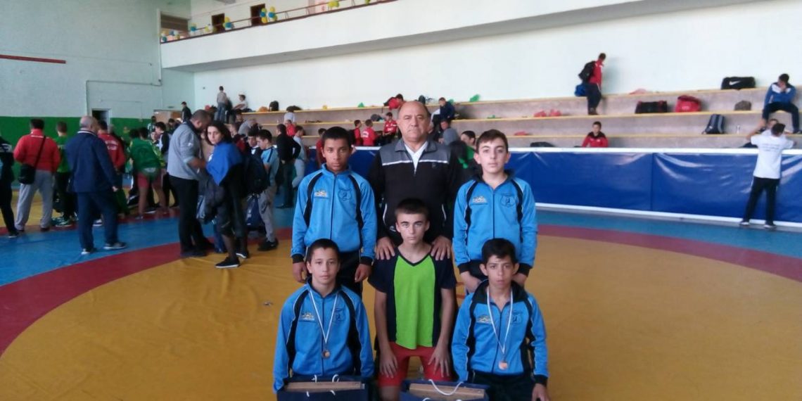 С 2 бронзови медала се окичиха борците ни от международния турнир в Разград