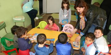 Кристина Сидорова подари книжки на малчуганите от Крамолин