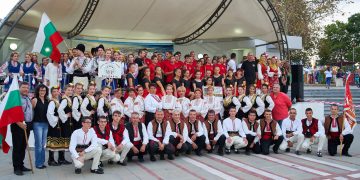 Игриви, скокливи, тропливи на “Фолклорни нюанси” в Китен
