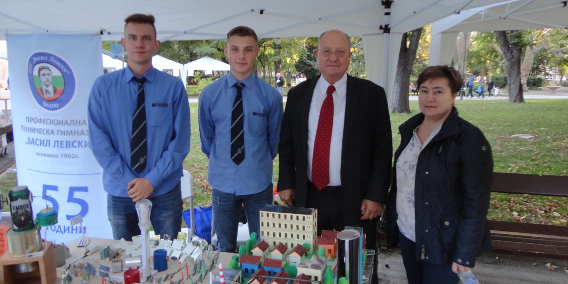 Ученето през целия живот промотираха Павел и Ибрахим от ПГМЕТ “Ген. Иван Бъчваров”