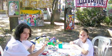 Рая и Виктория твориха в Детската Аполония