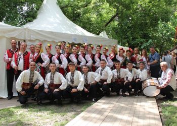 Ансамбъл “Развитие” с изява на живо по Националната телевизия в Румъния