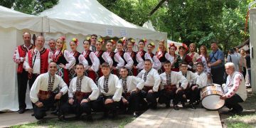 Ансамбъл “Развитие” с изява на живо по Националната телевизия в Румъния