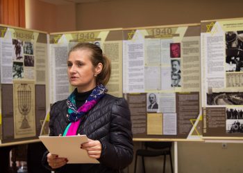 Фотоизложба за съдбата на българските евреи показват в читалищата в Севлиево и Сенник