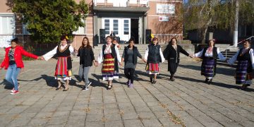 “Хоро се вие, извива – голям се събор зададе…”