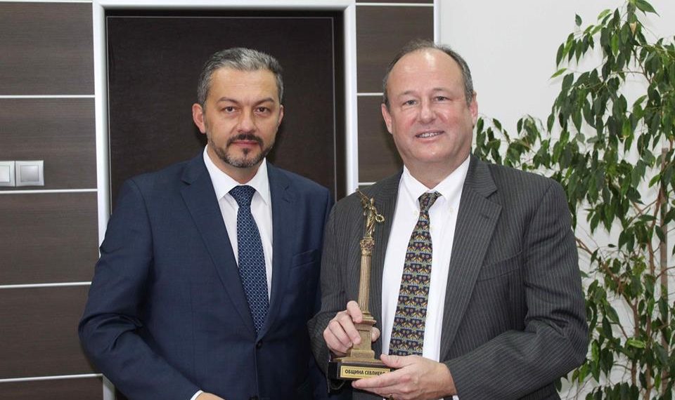 АМЕРИКАНСКИЯТ ПОСЛАНИК ЕРИК РУБИН СЕ СРЕЩНА С КМЕТА НА СЕВЛИЕВО Д-Р ИВАН ИВАНОВ