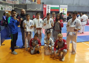 Успех за каратеките под тепетата – златен, сребърен и 3 бронзови медала