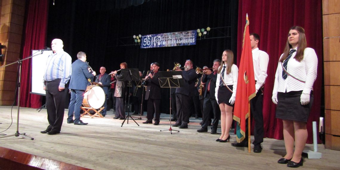 Венец положиха на бюст-паметника на ген. Иван Бъчваров