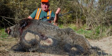 Близо 250-килограмов глиган-гигант отстреля Милко Минков от Градница