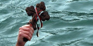 На Богоявление хвърлят кръста в река Росица