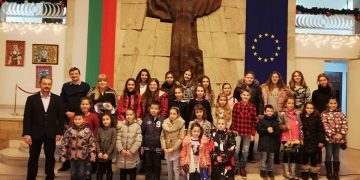 Изложбата на децата от артцентър “Видима” – подарък за сърцето и душата