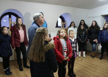 Икони, рисувани от деца, показват в Градската галерия