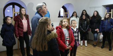 Икони, рисувани от деца, показват в Градската галерия