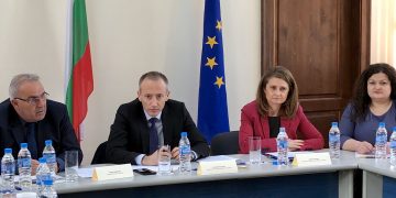 Министър Красимир Вълчев: „Провокирайте всяка една община да направи такава програма за ученици“