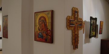 Образи на борци за национална свобода и светци показа Петър Първанов в Градската галерия