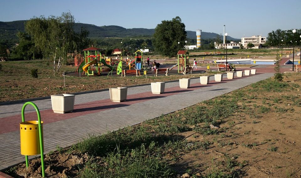 Ротари и Интеракт засаждат дръвчета в парк “Казармите” за 114 години на организацията