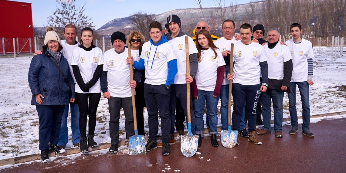 Ротари и Интеракт засадиха дръвчета в парк “Казармите”