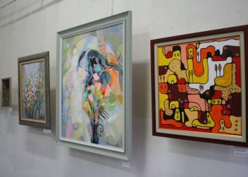 Осмомартенска изложба подредиха талантливи художнички и приложнички