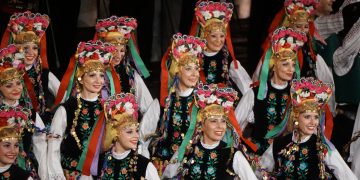 Ансамбъл „Тракия“, Илия Луков и Яница на сцената на фестивал „Семе българско“ в Севлиево