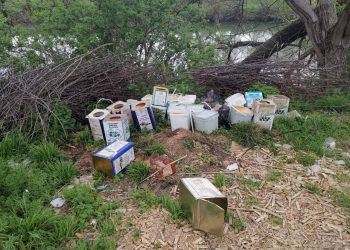 Отпадъчни мазнини изхвърлиха край реката