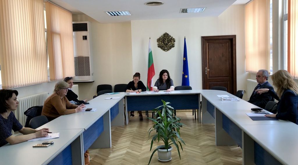 Спад на безработицата в областта