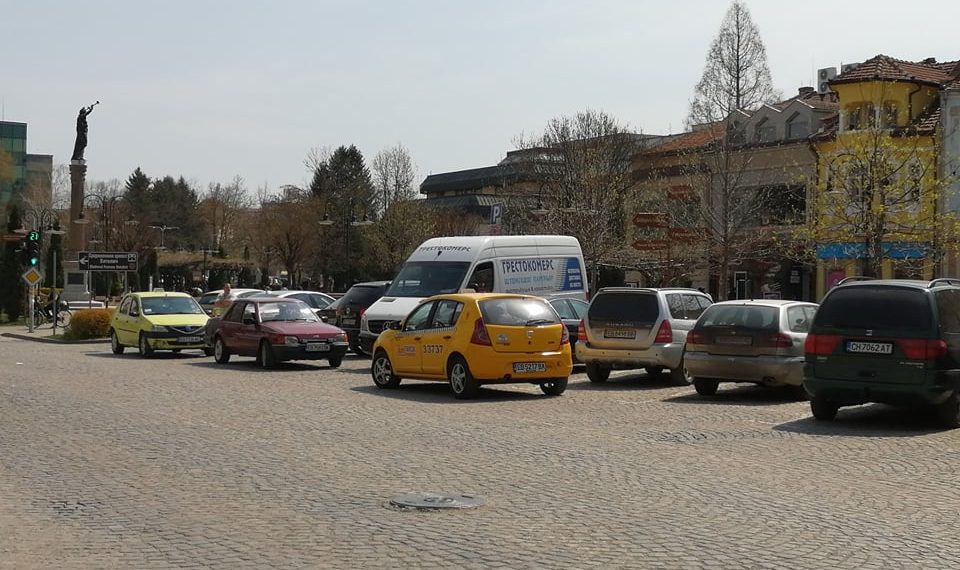 Общинските съветници не дадоха нова местостоянка на такситата