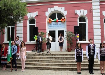 Община Севлиево поздрави зрелостниците от СУ „Васил Левски“