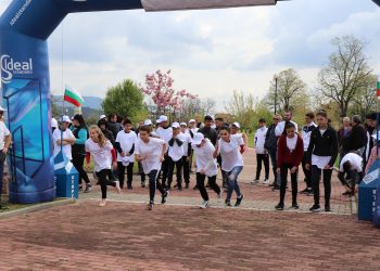 150 деца мериха сили в лекоатлетически крос по повод 85 години “Идеал Стандарт – Видима”