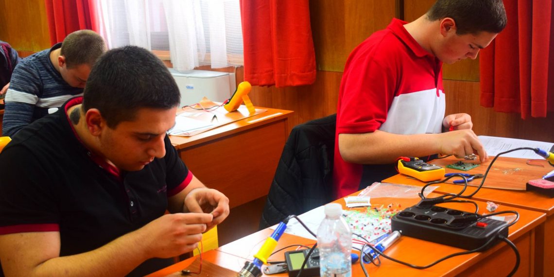 Бронзов медал за учениците от ПГМЕТ на национално ниво, могат и знаят как по приложна електроника