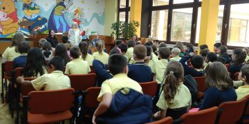 Ваня Георгиева представи новата си книжка пред деца от Севлиево