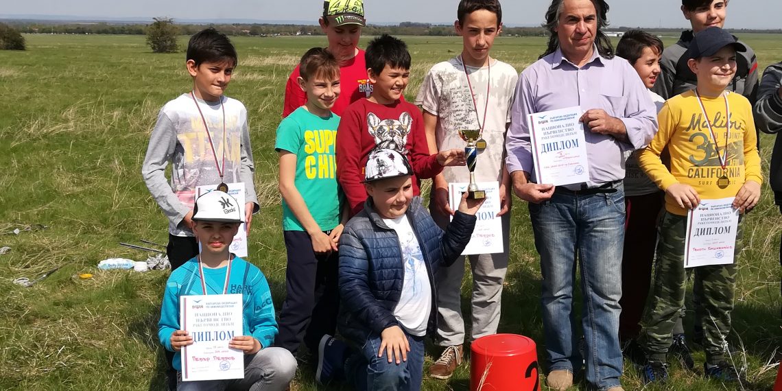 Първи места за ракетомоделистите от творчески конкурс за нестандартни летателни апарати и модели