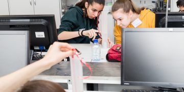 Ренета и Елица от СУ „В. Левски“ участваха в първия образователен лагер в Москва