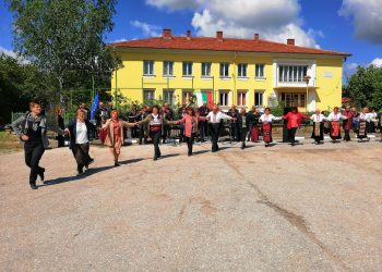 С песни и танци отбелязаха 110 години от основаването на читалището и кооперацията в Малък Вършец