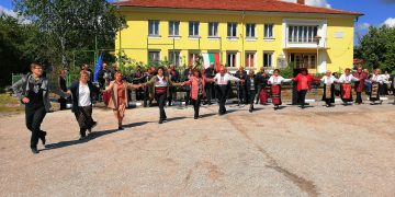 С песни и танци отбелязаха 110 години от основаването на читалището и кооперацията в Малък Вършец