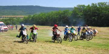 Край Севлиево се проведе шести мотокрос с мотопеди „Балкан“