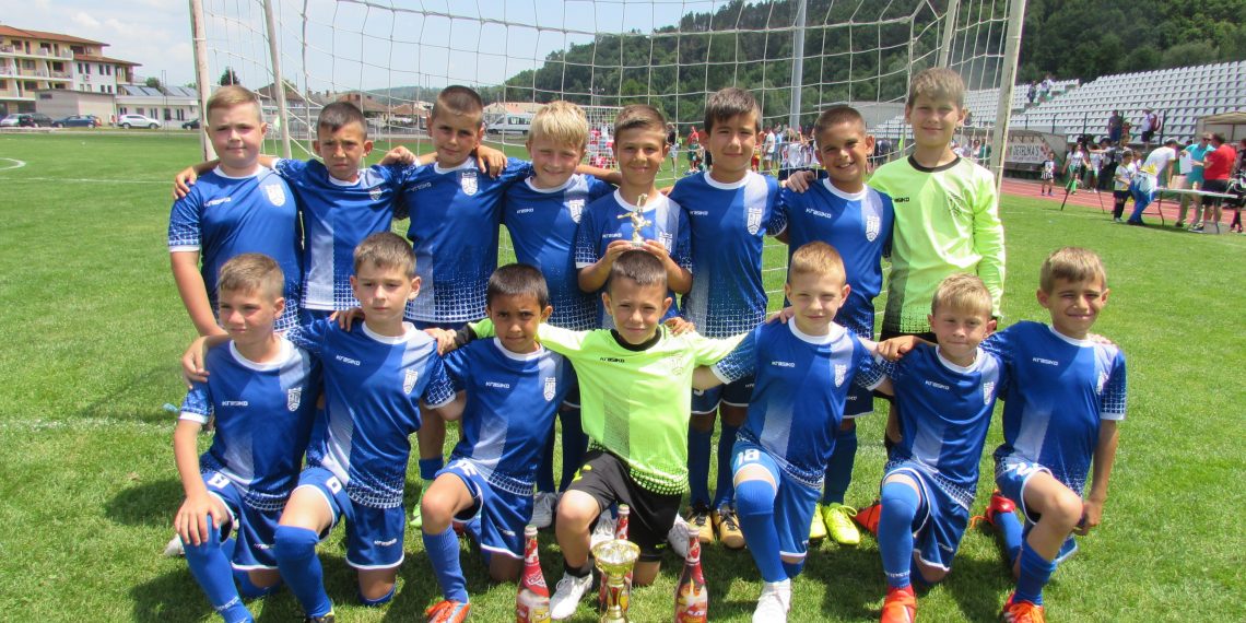 Футболистите на Ванков – вицешампиони на детския турнир в Трявна